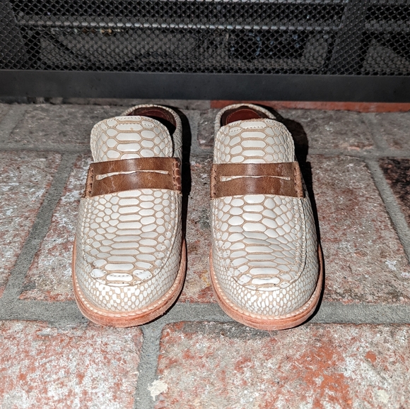 FreeBird Monalisa White Snake Slides Size 8 - Picture 9 of 16